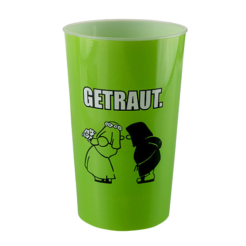 Grüner Mehrwegbecher mit Mönch, Braut und dem Text "Getraut"