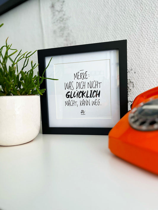 Weißes Bild von #heinzigartig mit Rahmen und dem Text "Merke: Was dich nicht glücklich macht, kann weg."
