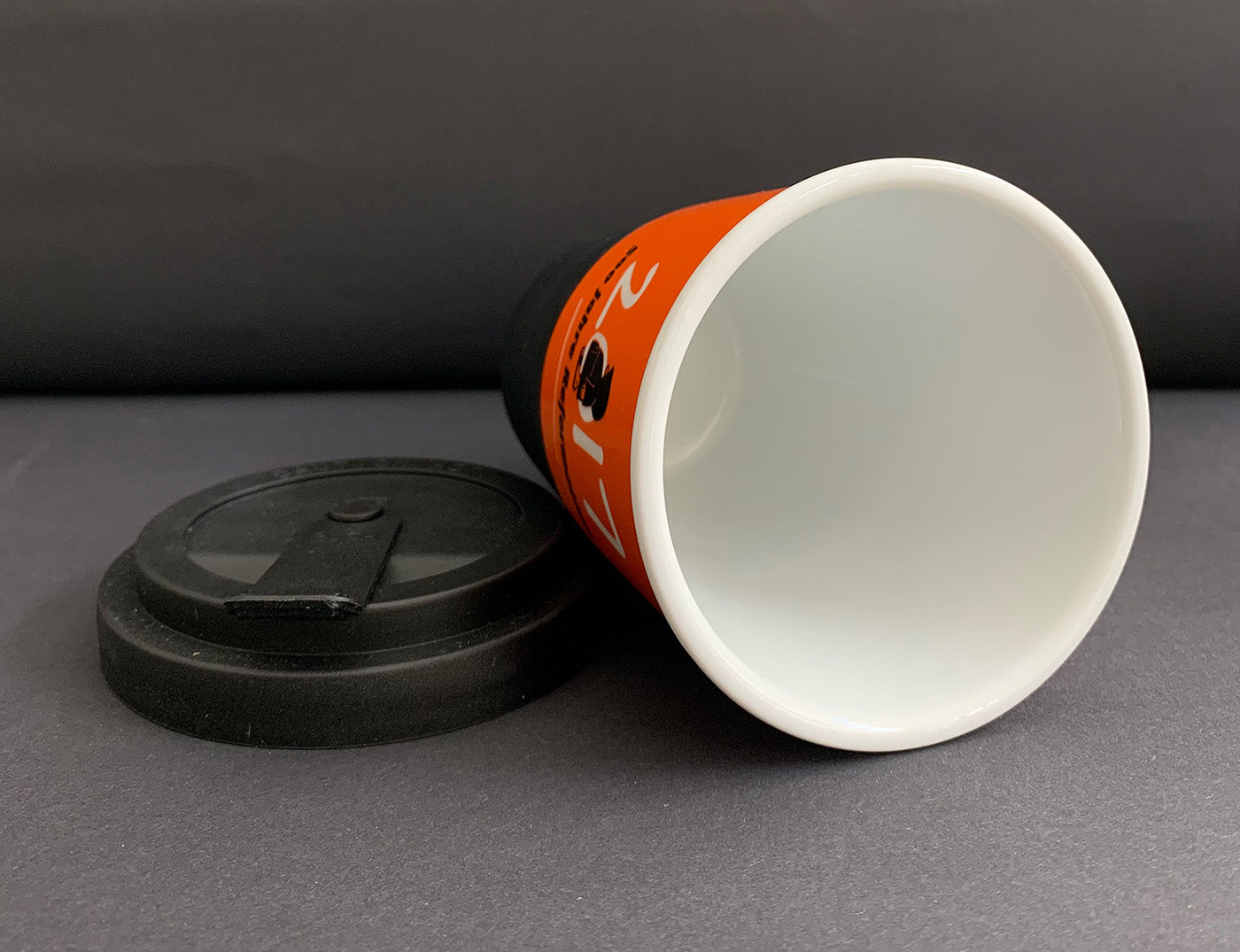 Innenseite vom Kaffeebecher aus Porzellan