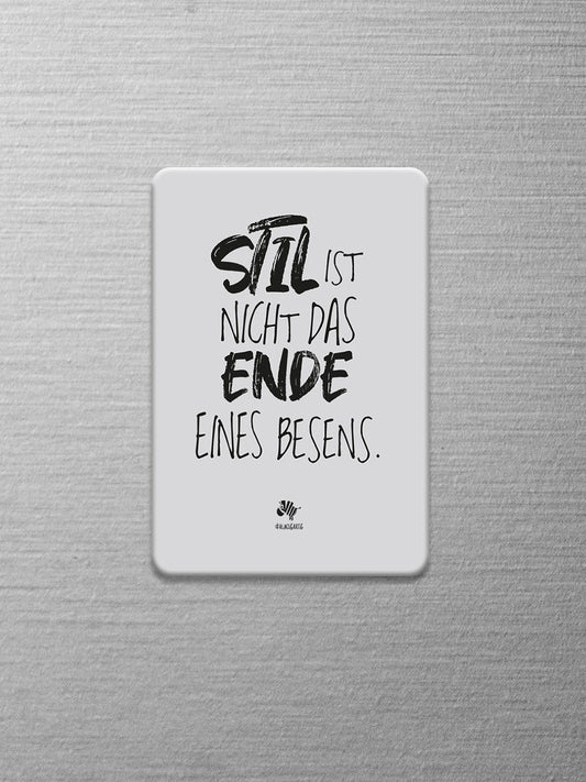 Weißer Magnet mit dem #heinzigartigen Spruch "Stil ist nicht das Ende eines Besens."